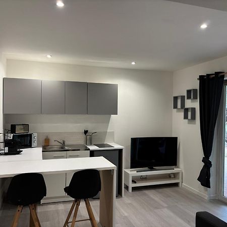 La Cigaliere 1 Charmant T1 Bis Avec Terrasse Dans Villa Sollies-Ville Екстериор снимка