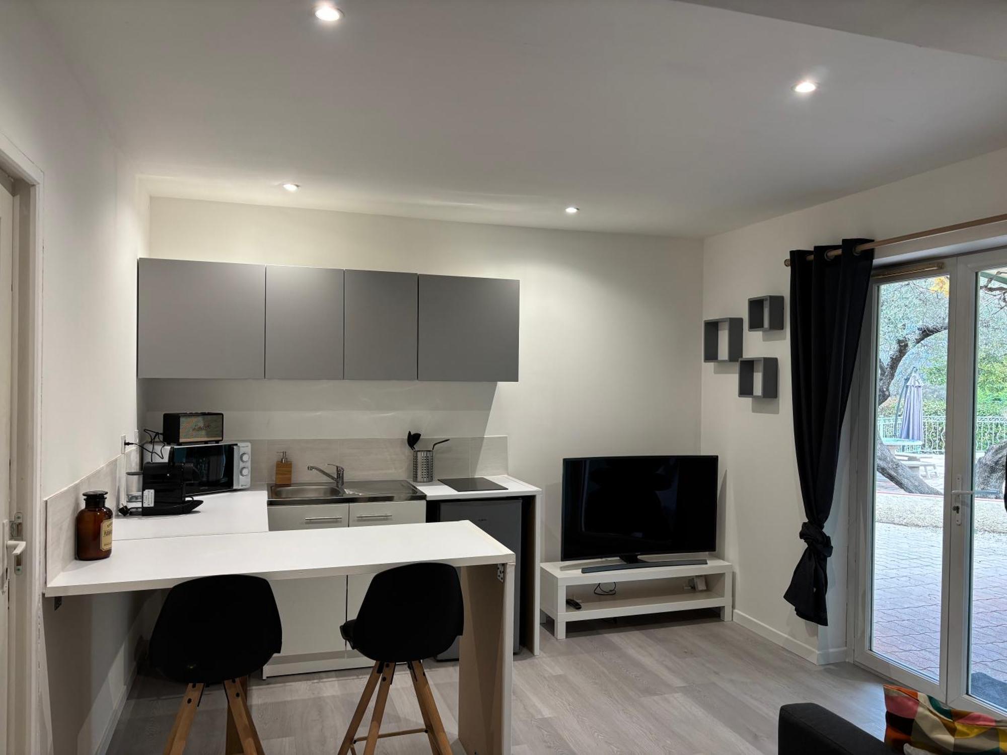La Cigaliere 1 Charmant T1 Bis Avec Terrasse Dans Villa Sollies-Ville Екстериор снимка