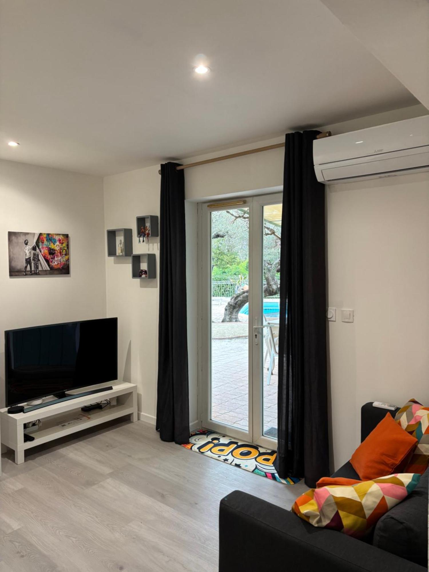 La Cigaliere 1 Charmant T1 Bis Avec Terrasse Dans Villa Sollies-Ville Екстериор снимка